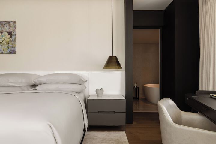 Room 33 of 123