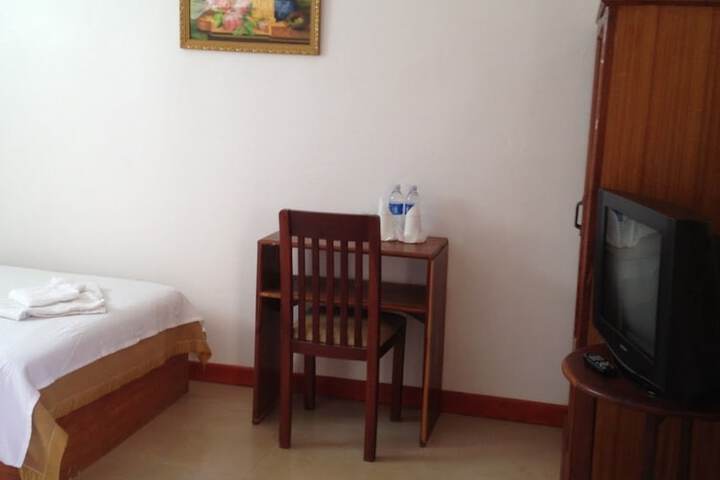 Room 6 of 32