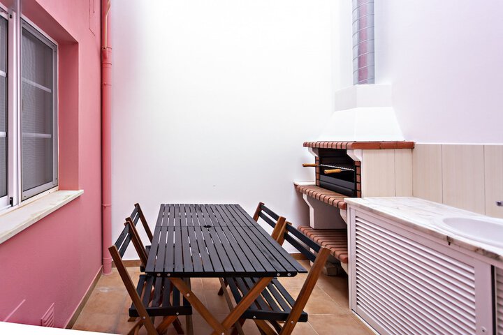 Room 5 of 16