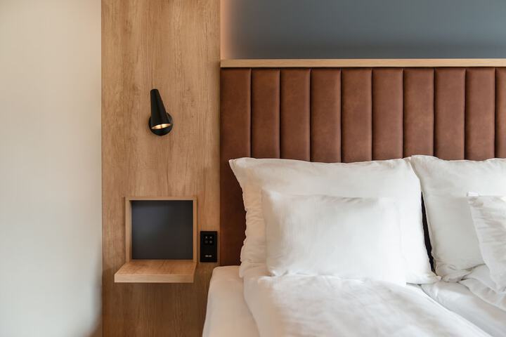 Room 8 of 199