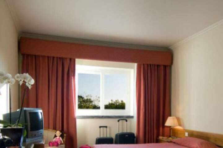 Room 9 of 17