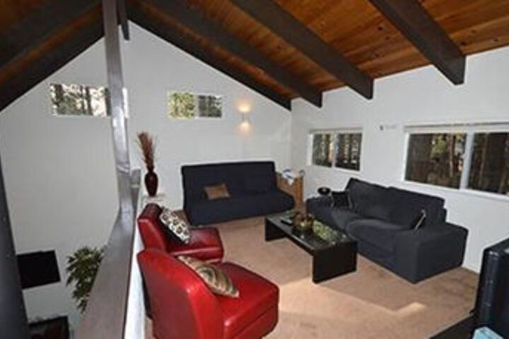 Room 8 of 10