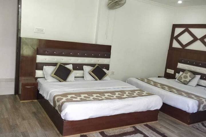 Room 10 of 21