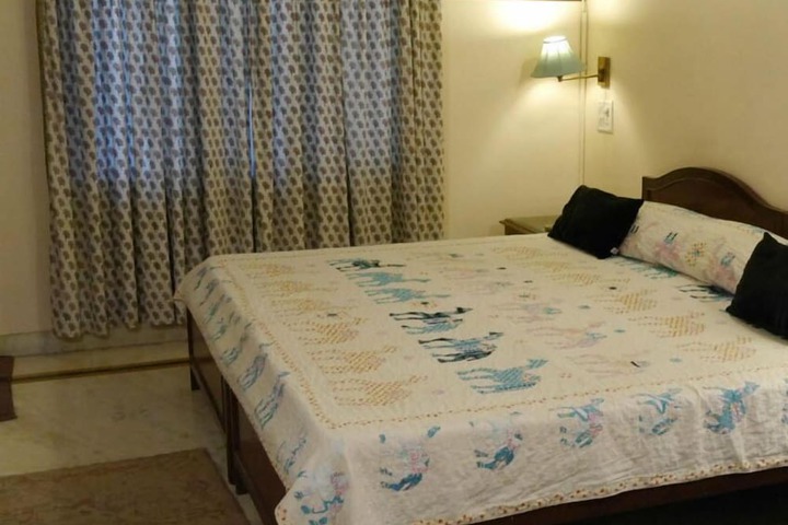 Room 12 of 34