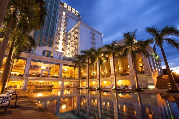 Pool Hotel