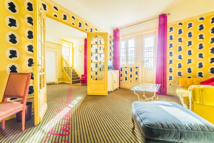 Room 6 of 13