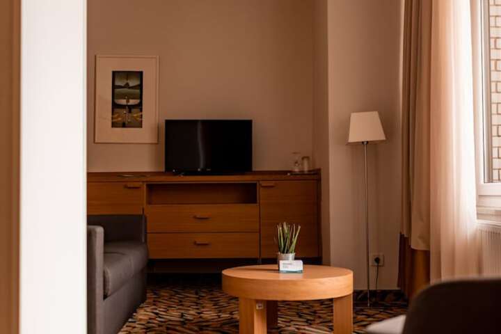 Room 28 of 81