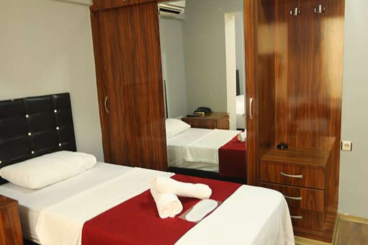 Room 4 of 25