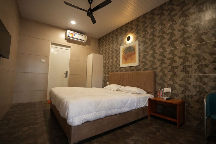 Room 7 of 17