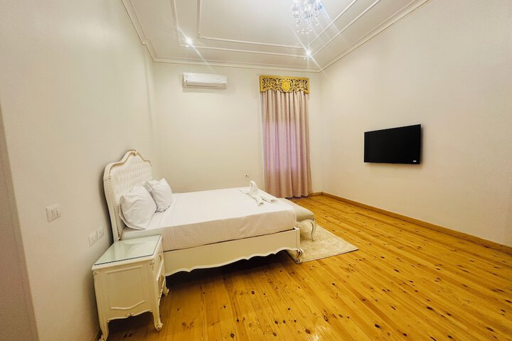 Room 12 of 82