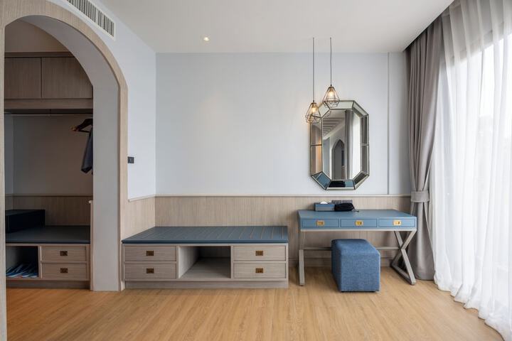 Room 18 of 80