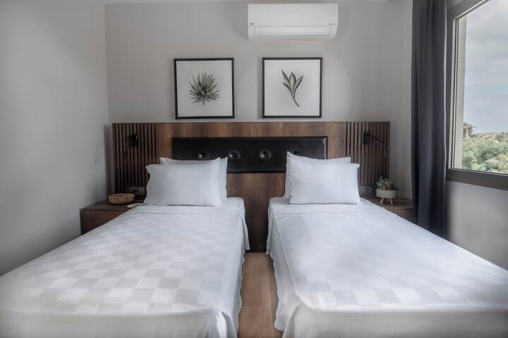 Room 25 of 169