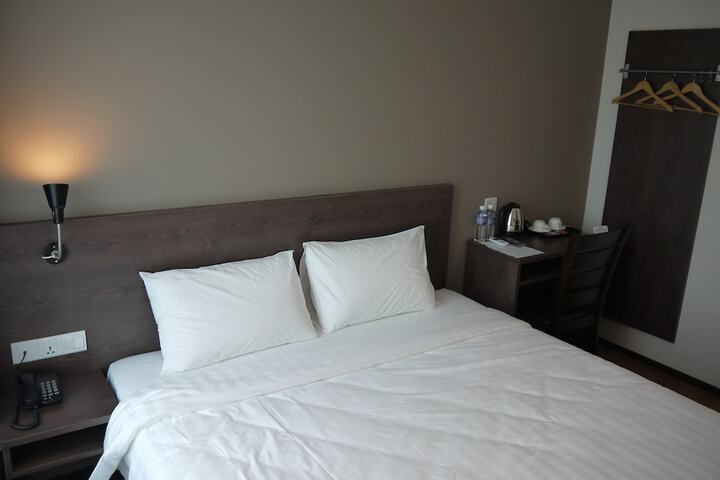 Room 32 of 50