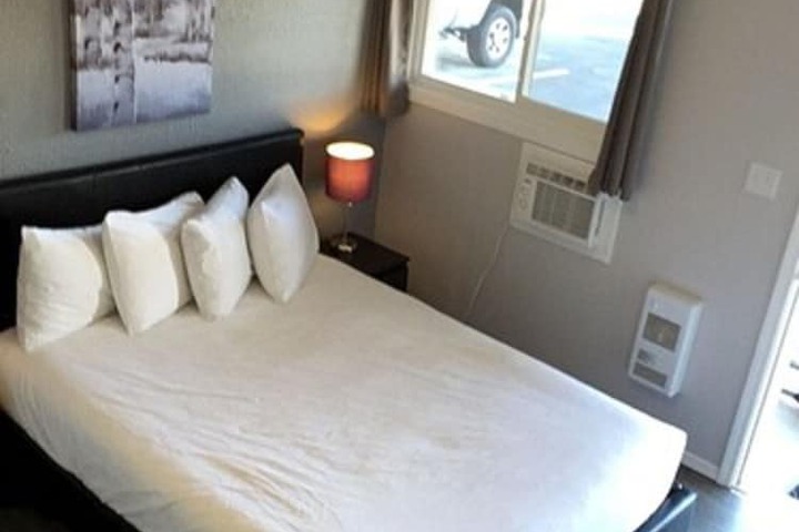 Room 13 of 38