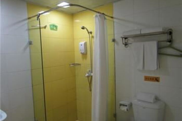 Room 7 of 28