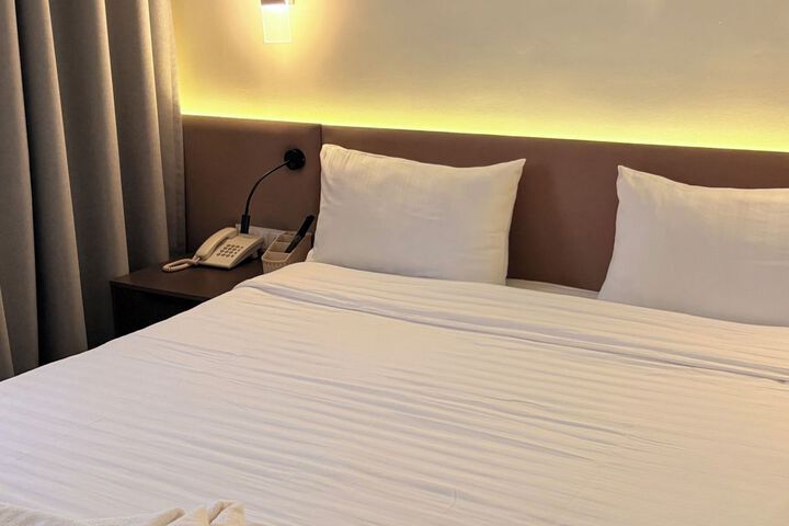 Room 16 of 30