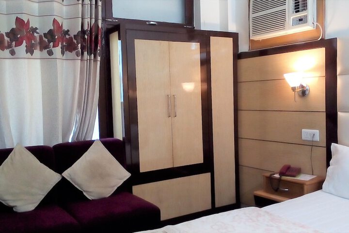 Room 9 of 120