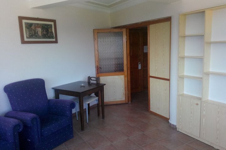 Room 6 of 25