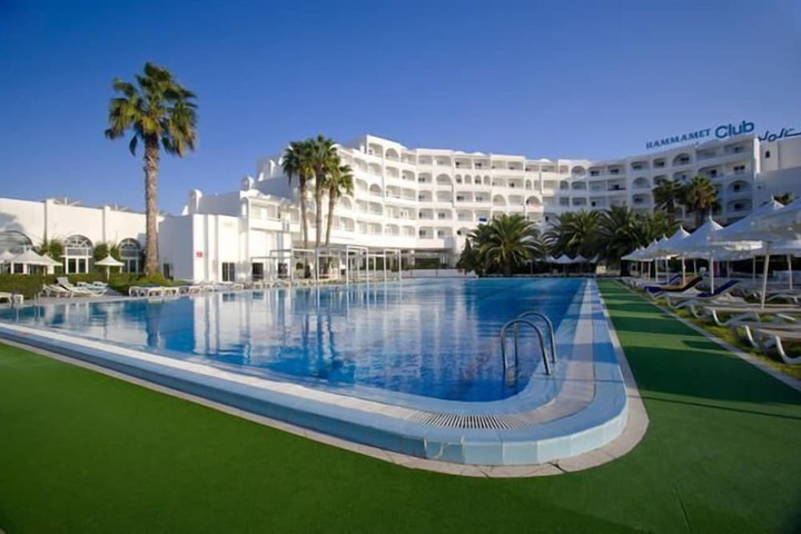 Hotel Pool