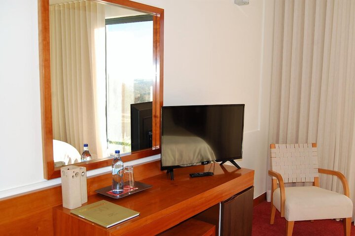Room 10 of 65