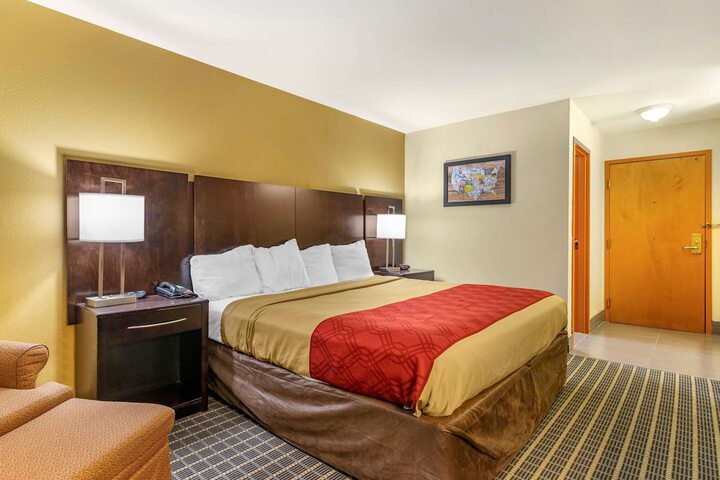 1 King Bed (11 of 16)