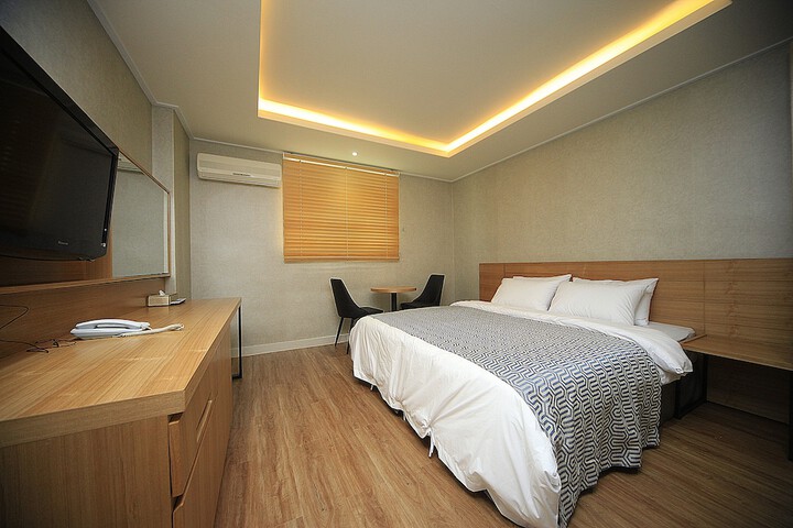 Room 27 of 119