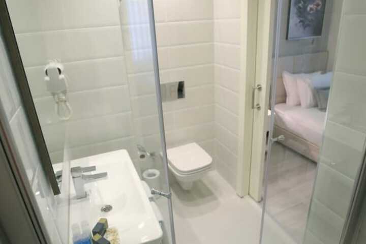 Room 15 of 17