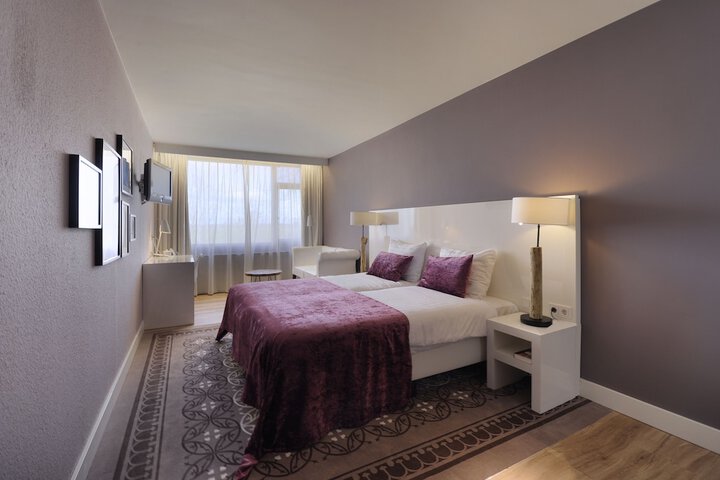 Room 30 of 74
