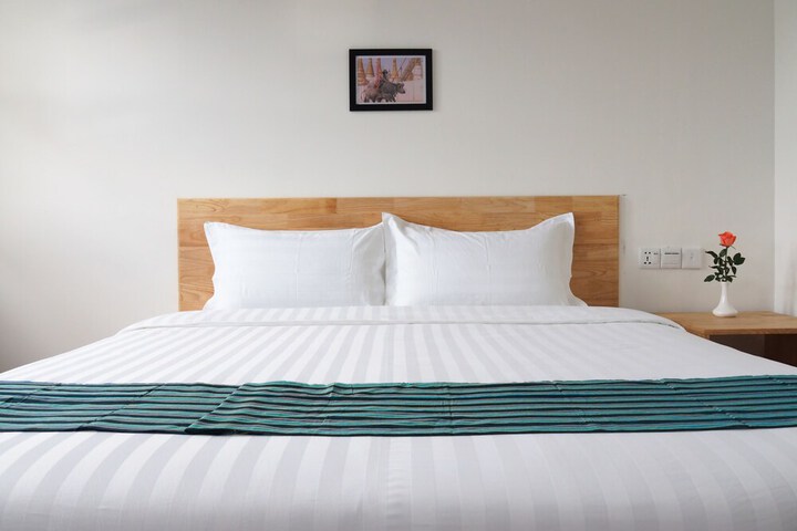 Room 8 of 33