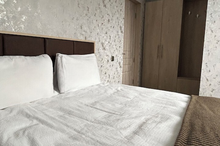 Room 27 of 72
