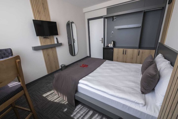 Room 3 of 15