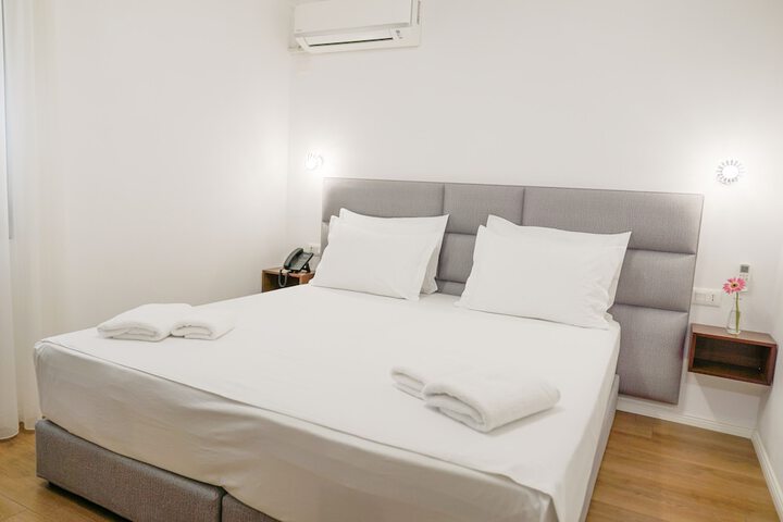 Room 14 of 30