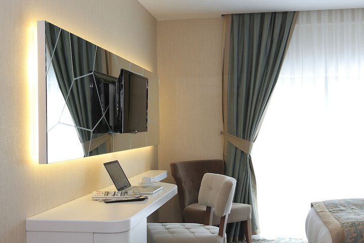 Room 8 of 171