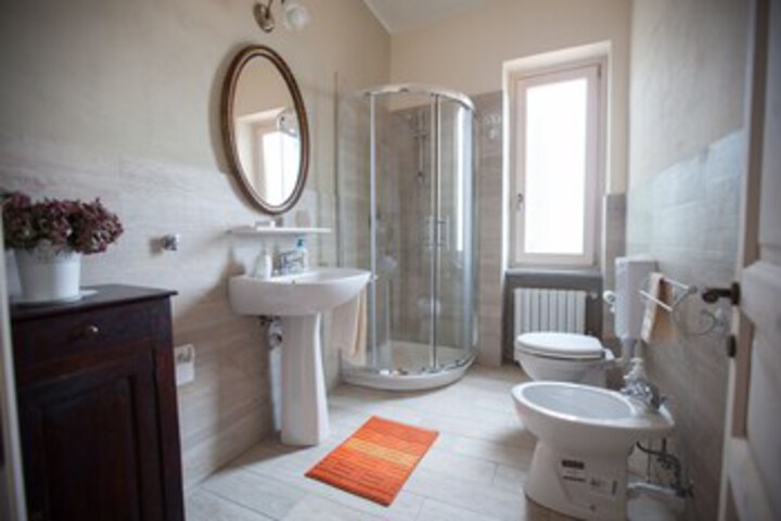 Room 4 of 25