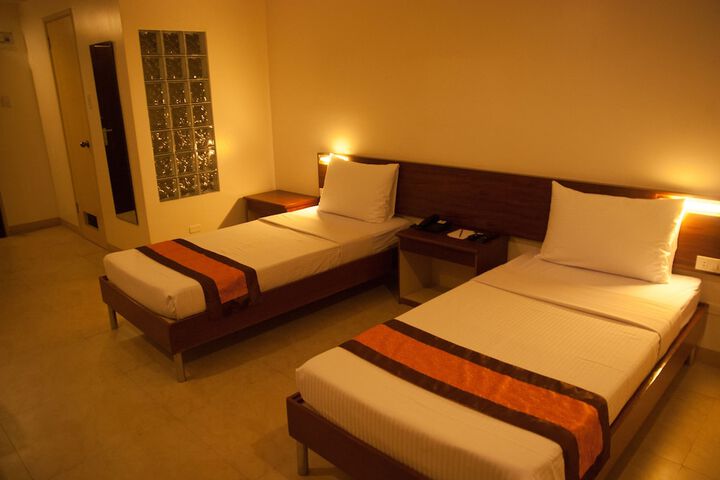 Room 8 of 29