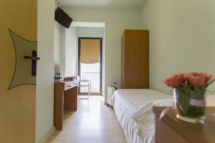 Room 5 of 42