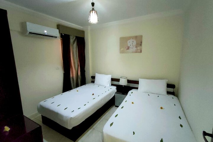 Room 4 of 18