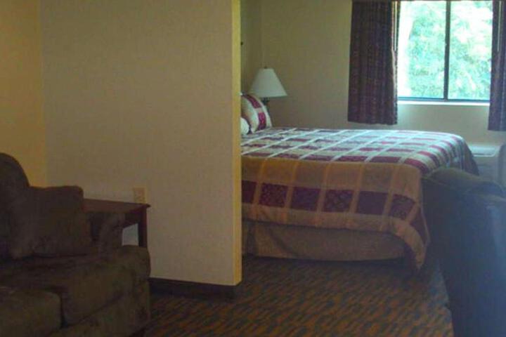 1 King Bed (5 of 13)