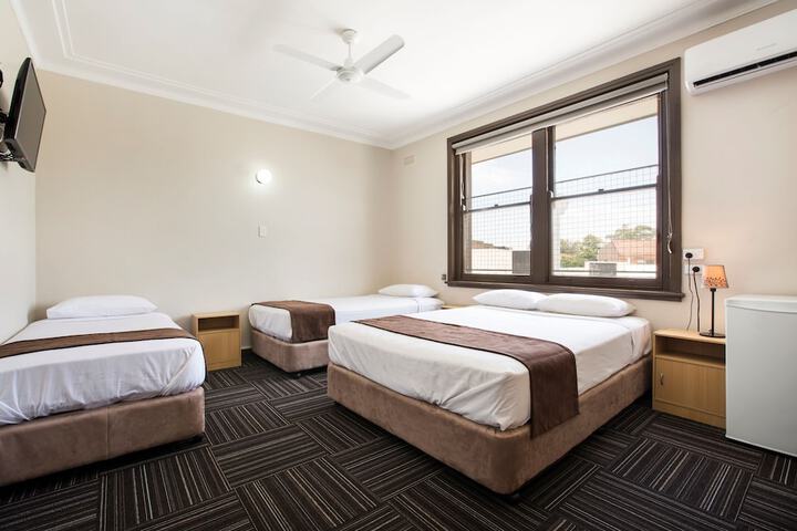 Room 11 of 32