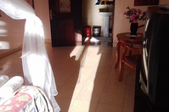 Room 27 of 33