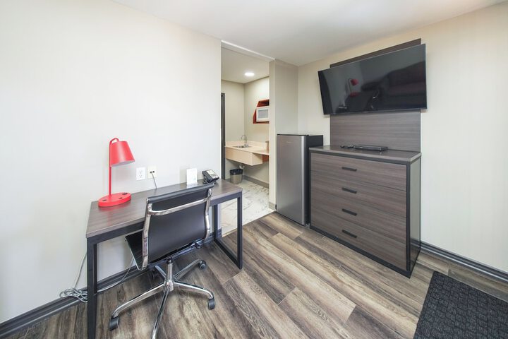 Room 8 of 71