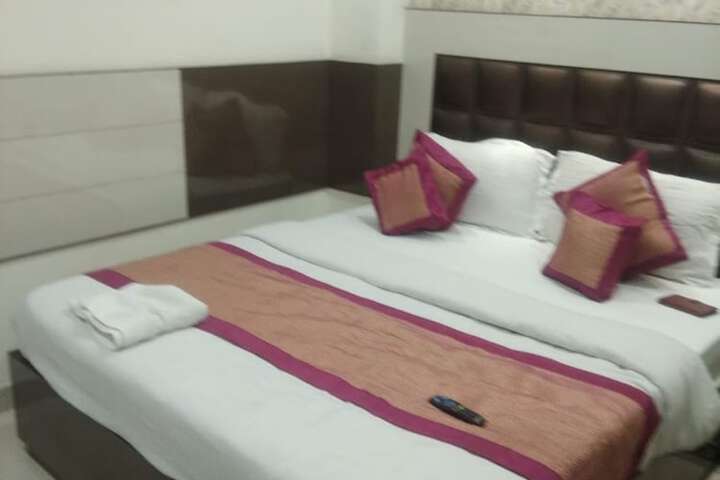 Room 5 of 14