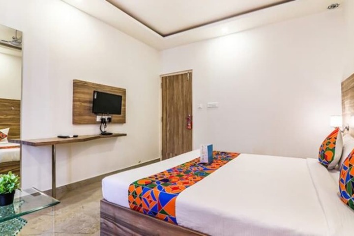 Room 10 of 27