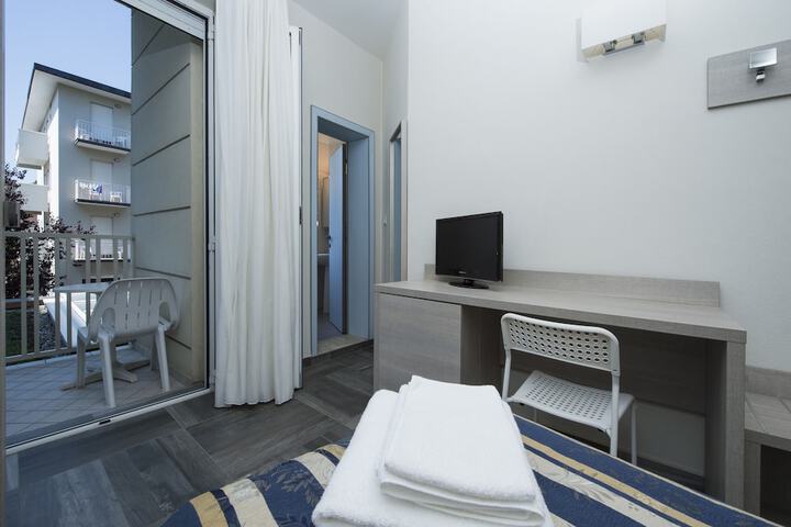 Room 2 of 59
