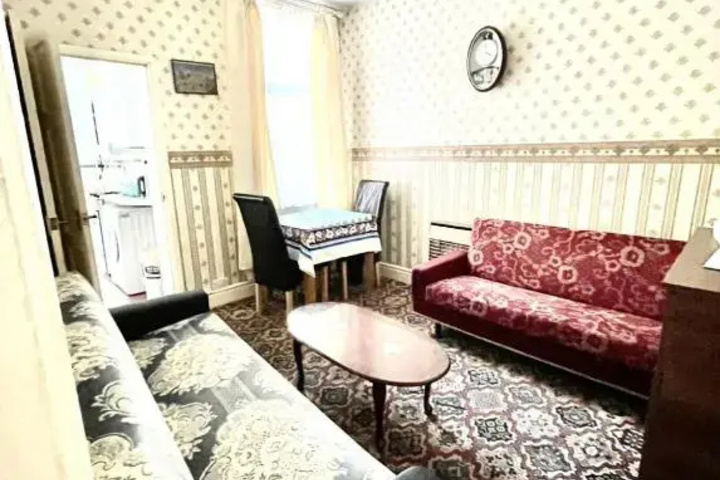 Room 7 of 9