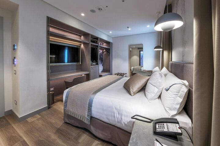 Room 14 of 93