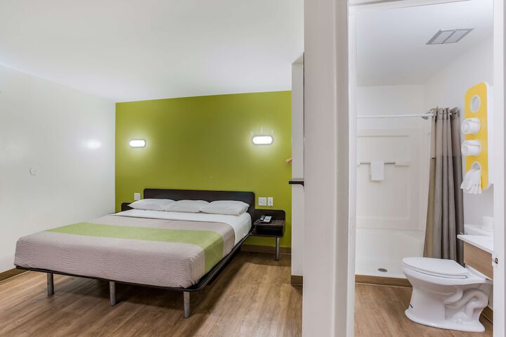 Room 12 of 38