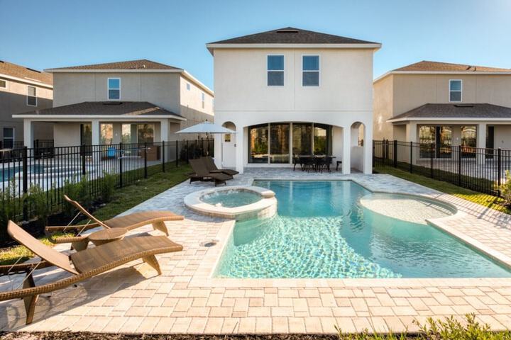Pool 32 of 47
