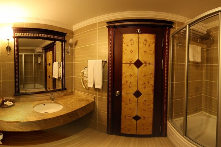 Room 15 of 39