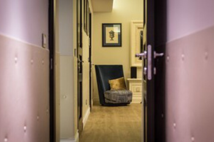 Room 33 of 37